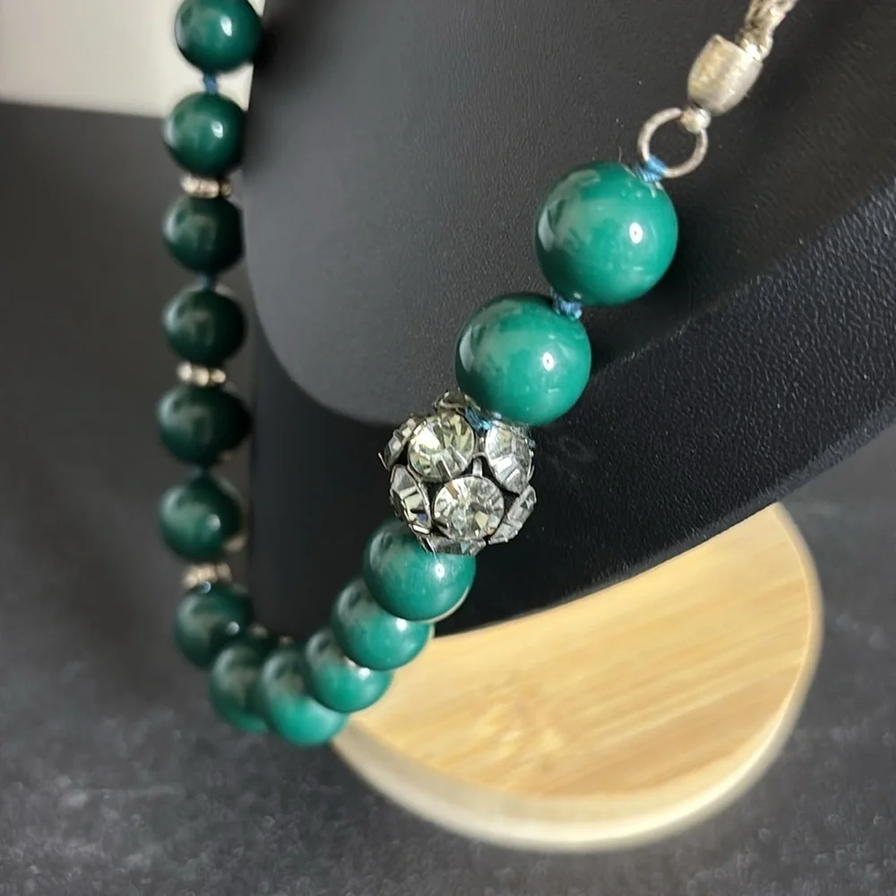 Banana Republic Silver Tone Rope Chain Green Beaded Rhinestone Long Necklace​ - Picture 3 of 7